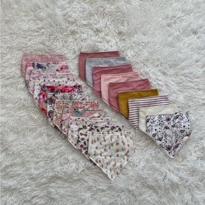 20 Floral/Striped/Solid Infant Girl’s Bibs Bundle EUC Adjustable One Size
